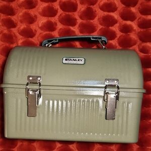 Stanley Olive Metal Lunchbox with Silver Latches. 10Qt.